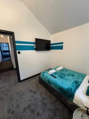 Tudors eSuites Spacious 4 Bedroom House